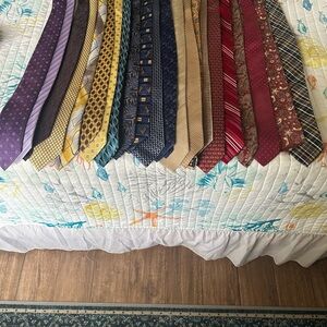 22 mens ties. All different labels and colors. Great condition